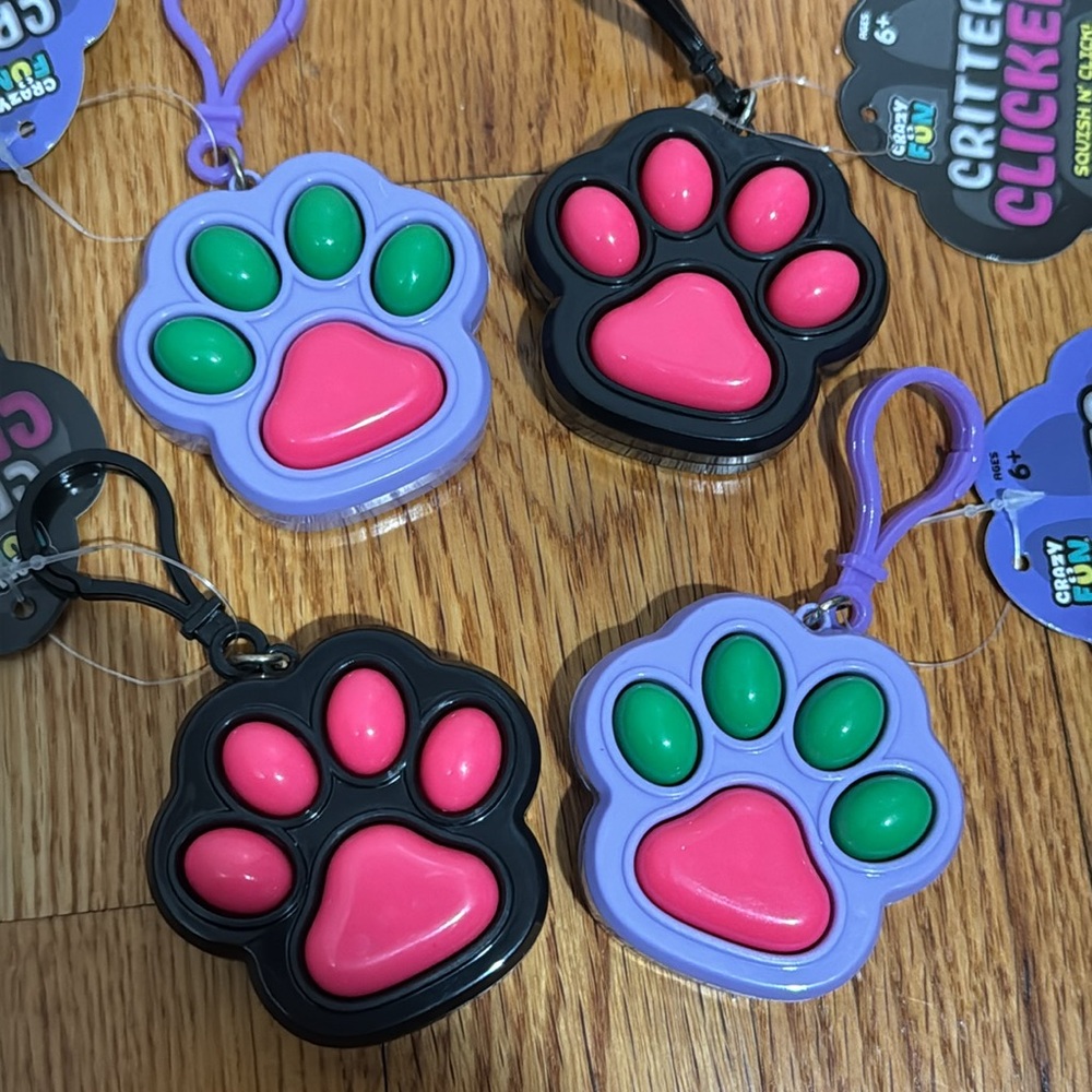 Critter Clicker Paw Keychains 4x Crazy Fun RMS - Picture 2 of 5